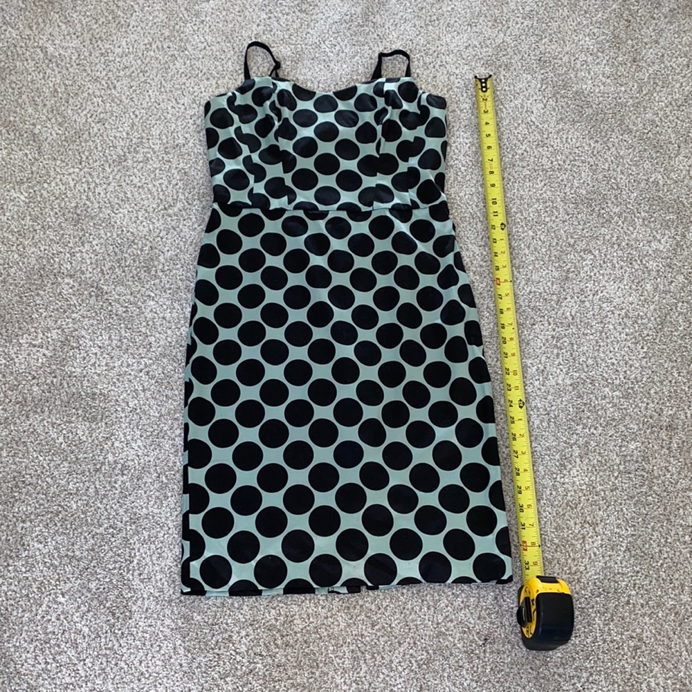 Spaghetti strap, fitted dress. Retro style